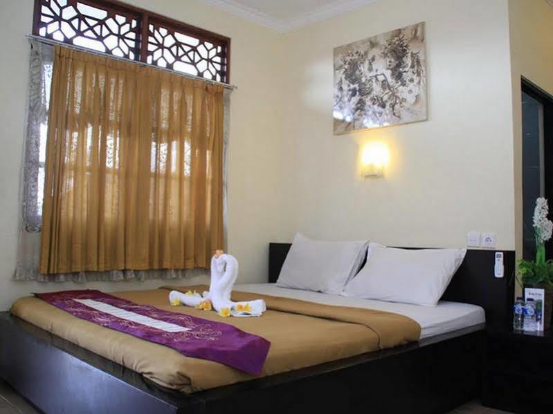 Vaccinated Staff - Oyo 3523 Gong Corner Homestay Kuta Lombok Kültér fotó